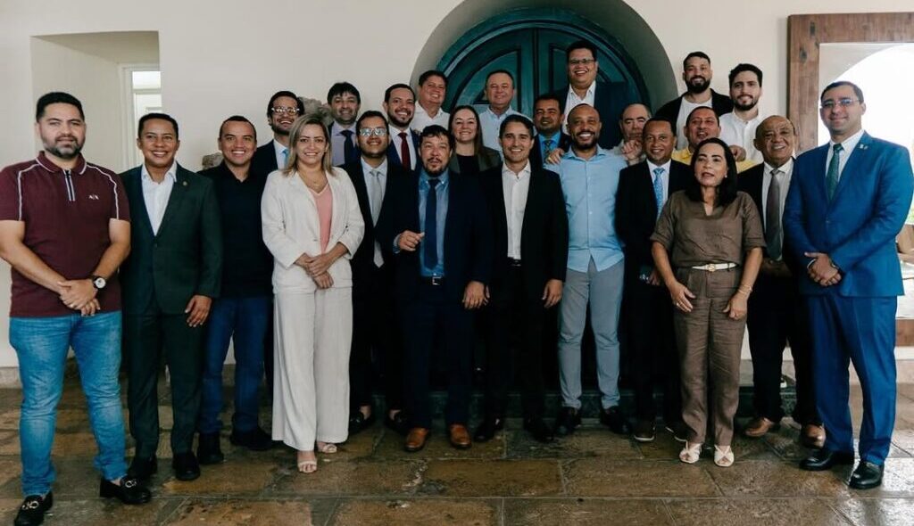 Governador Carlos Brandão reúne 23 vereadores da capital no Palácio dos Leões