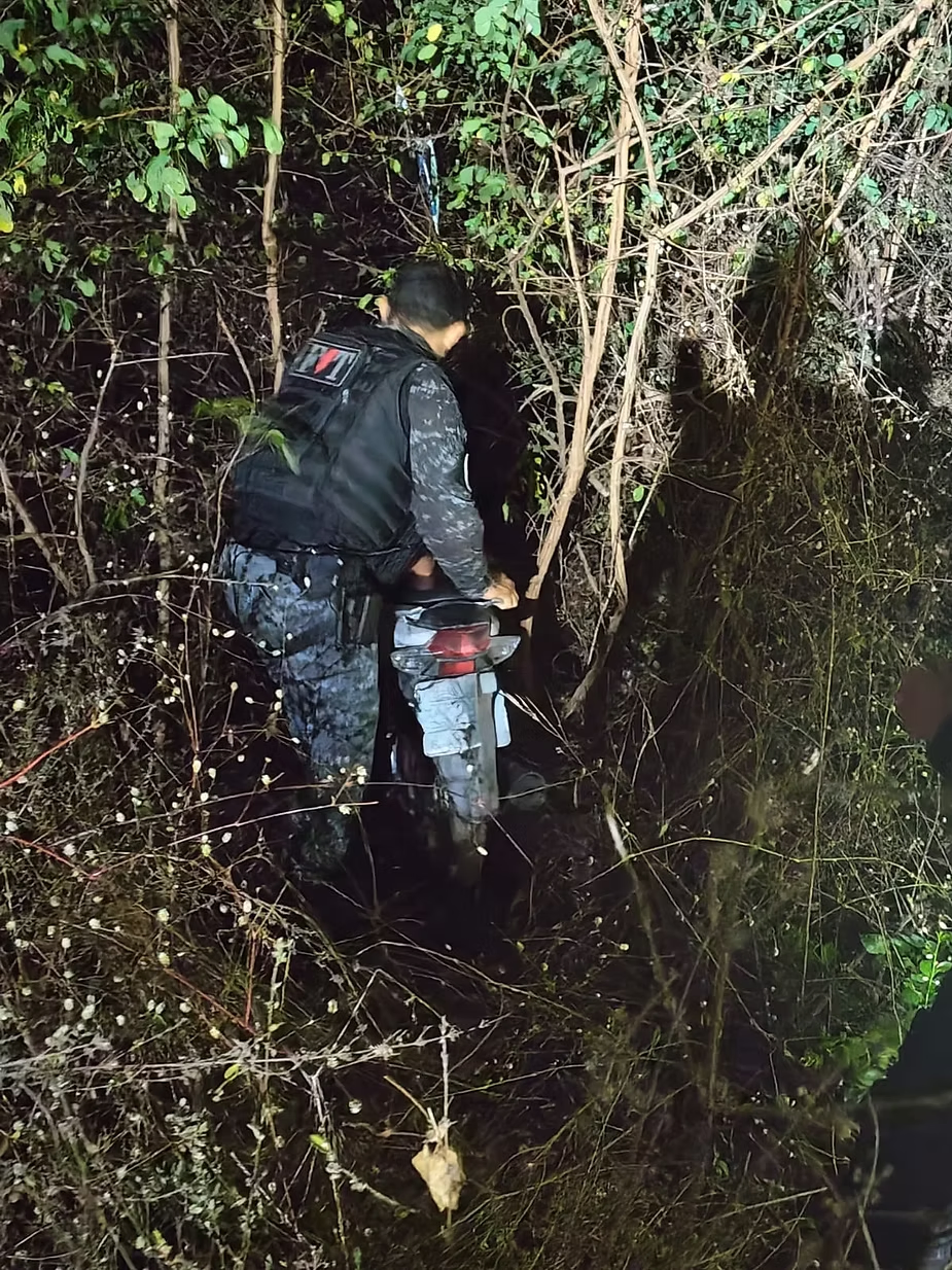 Moto roubada é localizada em área de mata na zona rural de Caxias