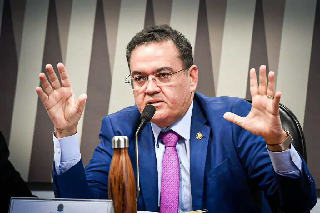 Roberto Rocha oficializa candidatura ao Governo